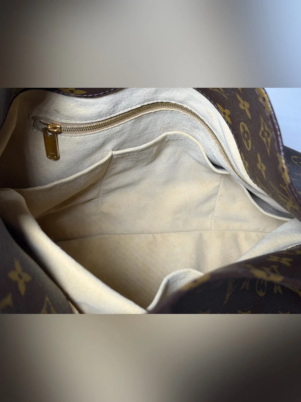 Louis Vuitton monogram Artsy with COA/dust bag